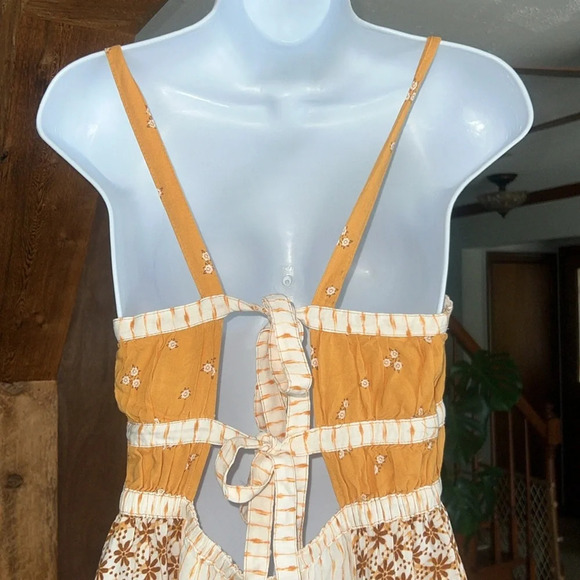 Aeropostale Size Medium Tie Back Milk Maid Style Dress Dark Yellow / Cream Tan - Picture 6 of 10